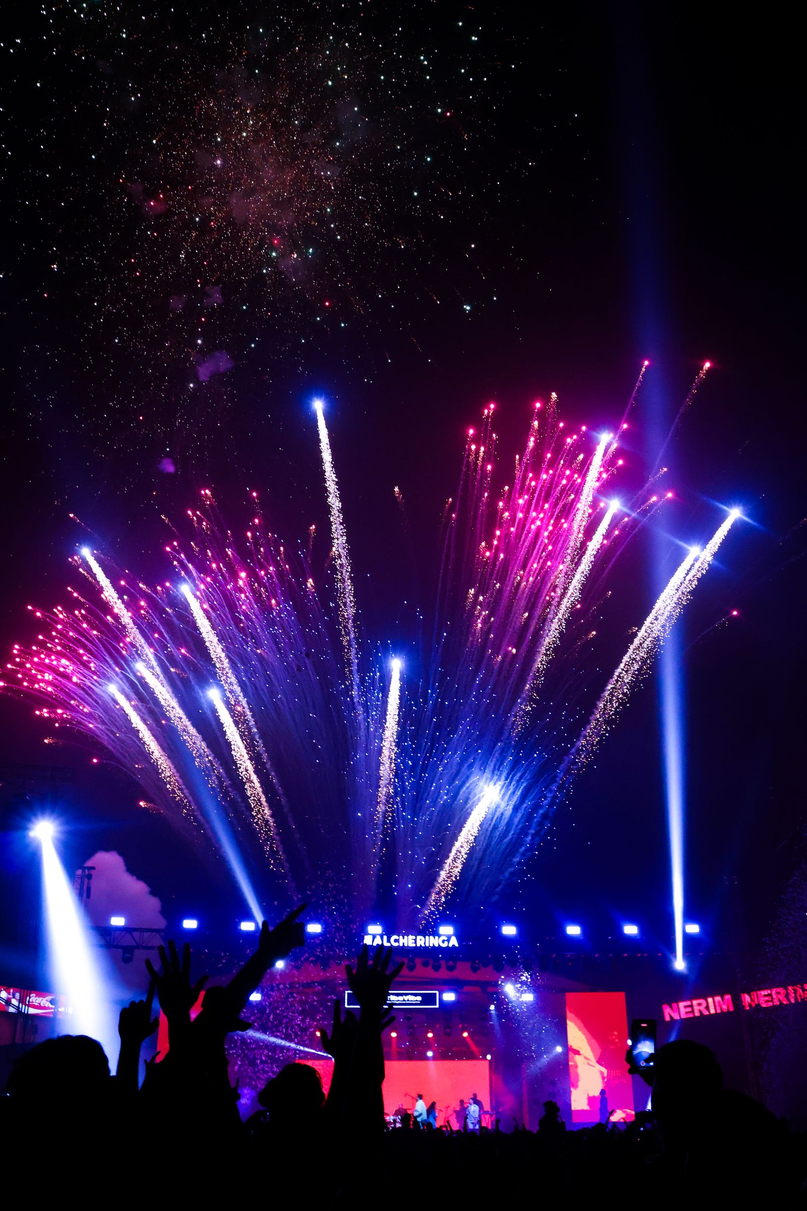 Stage pyro — Live concert downbeat